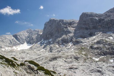 Devasa Alp dağlarının manzarası. Dachstein bölgesinin Avusturya Alplerinde (Avusturya 'da Styria) manzara Dachstein' dan