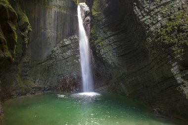Şelale Kozjak Slovenya'da Şehir Kobarid yakın.