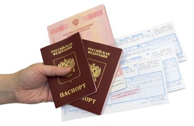 İzole pasaport ve bilet bir elinde