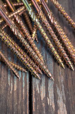 Torx 25 bit için kendi kendine dokunabilen yapısal vidalar. Yapı soyutlaması. Sanayi geçmişi.