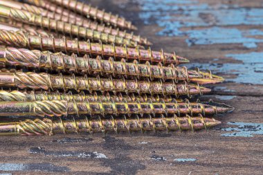 Torx 25 bit için kendi kendine dokunabilen yapısal vidalar. Yapı soyutlaması. Sanayi geçmişi.