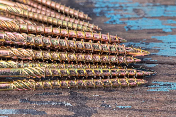 Torx 25 bit için kendi kendine dokunabilen yapısal vidalar. Yapı soyutlaması. Sanayi geçmişi.