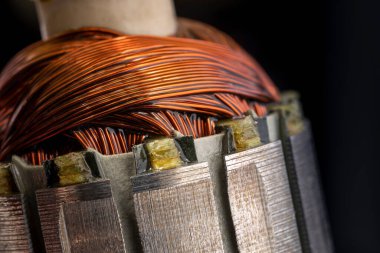 Motorun pervanesi yakın çekim. Bakır motor kıvrımları.