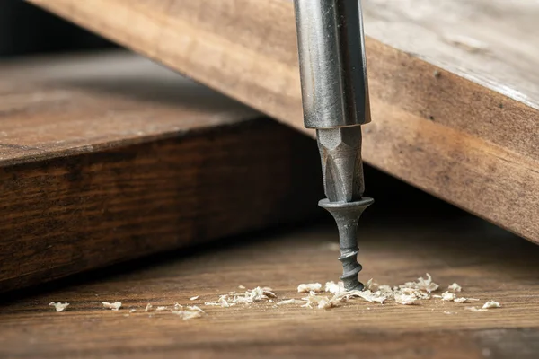 Selbstschneidende Schraube Nahaufnahme Ein Holzbrett Geschraubt Schraube Für Holz — Stockfoto