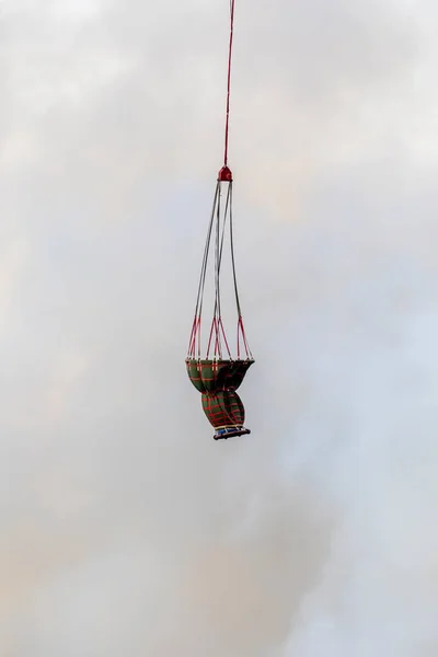 Tűzálló Tartály Vízzel Levegőben Tűzoltó Helikopter Része — Stock Fotó