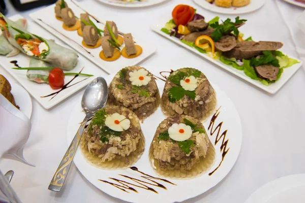ezilmiş eti, Etli jöle, galantine. Doldurma tarifi. Yeni yıl çanak