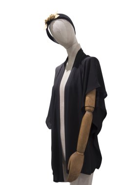 Siyah giyimli kadın manken