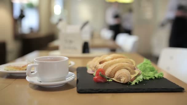 Desayuno en la cafetería — Vídeos de Stock