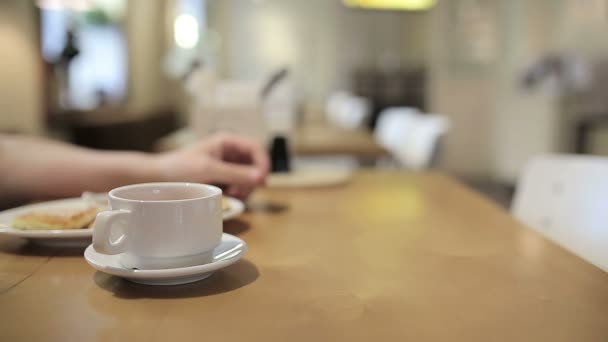 Desayuno en la cafetería — Vídeos de Stock