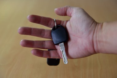 Bir altın anahtar her kapıyı açar mısın.