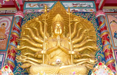 Guanyin Buda heykeli altın  