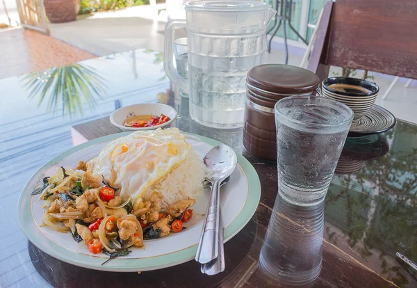 Basil chicken fried rice — Stock Photo, Image