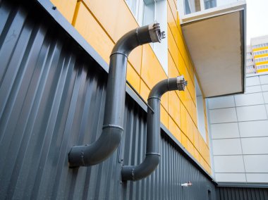 Evin bodrumunda yangın musluğu var.