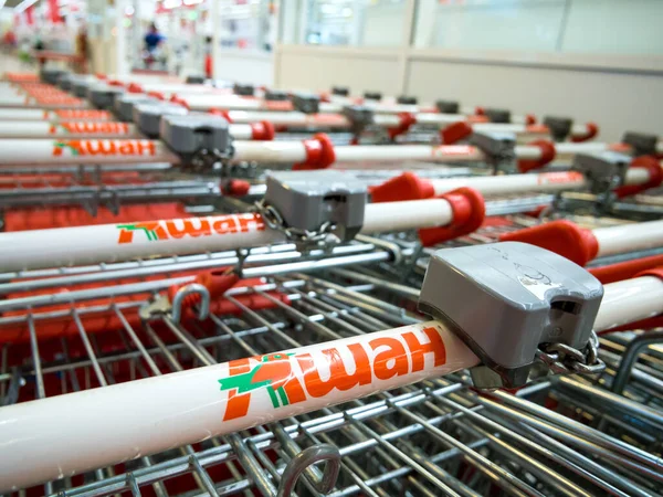 Voronezh Rusia Juli 2020 Rows Shopping Cart Auchan Supermarket — Stok Foto