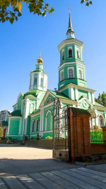 Voronezh, Rusya - 30 Ağustos 2020: Trinity Kilisesi, Kozmonotlar Sokağı, Voronezh