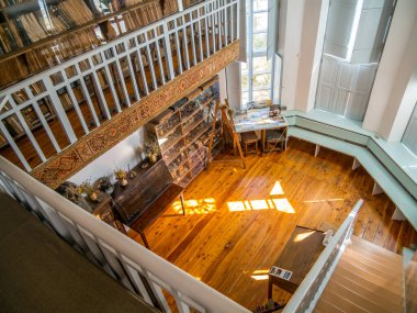 Koktebel, Kırım - 16 Eylül 2020: Voloshin Müzesi 'nin ikinci katındaki Koktebel, Kırım