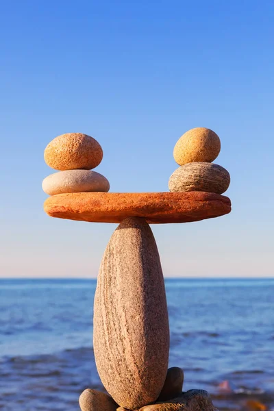 Symbolic Scale Stones Sea Background Closeup Concept Harmony Balance Work — Stock Photo, Image