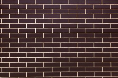 Koyu kahverengi seramik tuğlalardan duvar, seramik fayanslar