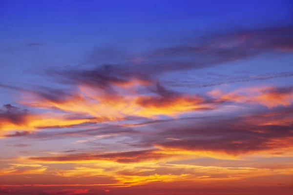 Beau Ciel Nocturne Avec Des Nuages Rose Vif Coucher Soleil — Photo