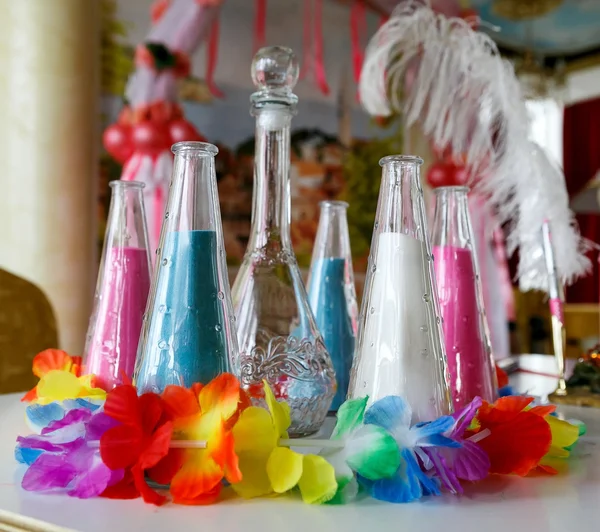 Vasi con sabbia colorata per cerimonie di sabbia . — Foto Stock