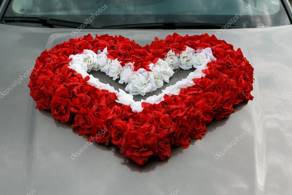 Decoration of wedding cars. \u2014 Stock Photo © AleksandrSimonov