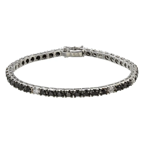 Diamond tennis bracelet — Stock Photo, Image