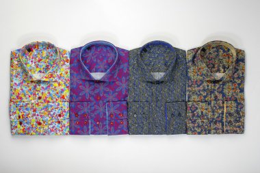 Beyaz renkli gömlek