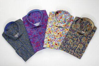 Beyaz renkli gömlek