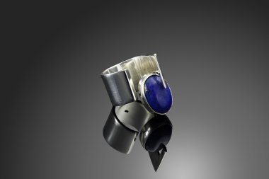 Lacivert ile gümüş yüzük