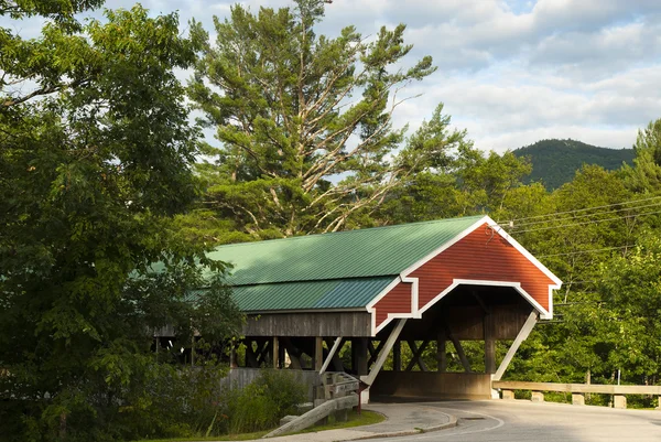 Ponte coberta em New Hampshire White Mountains — Fotografia de Stock