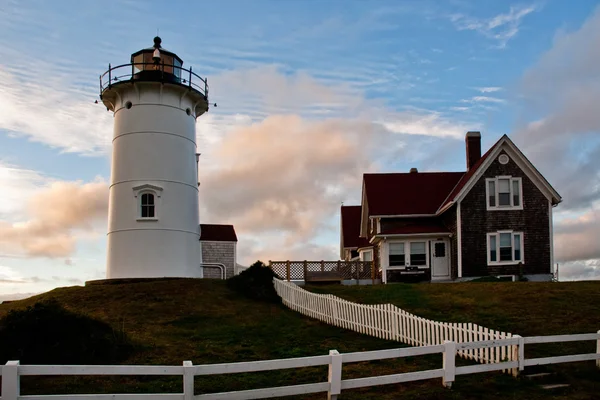 Coucher de soleil derrière le phare Nobska — Photo