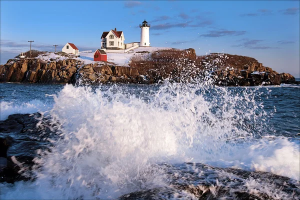 Waves Crashing at Cape Neddick (Nubble) Lighthouse at High Tide — стокове фото