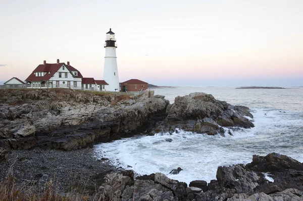 Le soleil se couche près de Portland Head Light La plus vieille balise du Maine — Photo