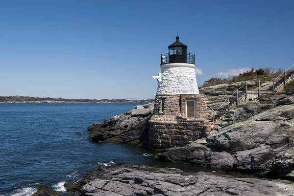 Le phare de Castle Hill surplombe la baie de Narragansett dans le Rhode Island — Photo