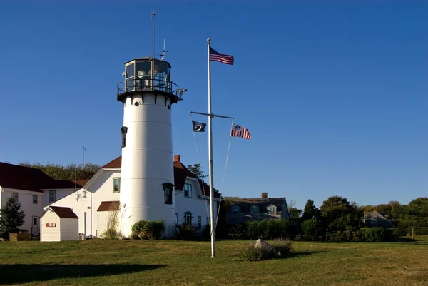 Чатем Lighthouse розташований знаменитий тяжіння на Cape Cod — стокове фото