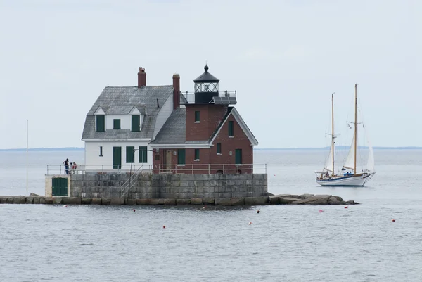 Sailboat Passes Maine Lighthouse — Stock Photo, Image