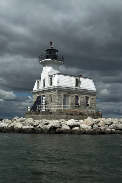 Sun Shines Through Storm Clouds on Stone Lighthouse — Stock fotografie