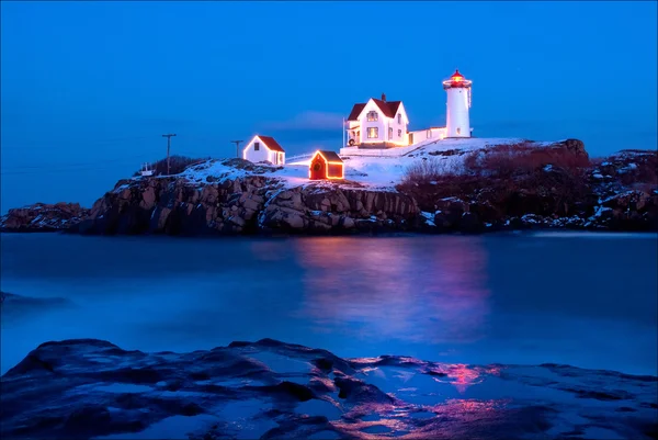 ไฟท์เฮาส์ Nubble ของ Maine ในช่วงเทศกาลวันหยุด — ภาพถ่ายสต็อก