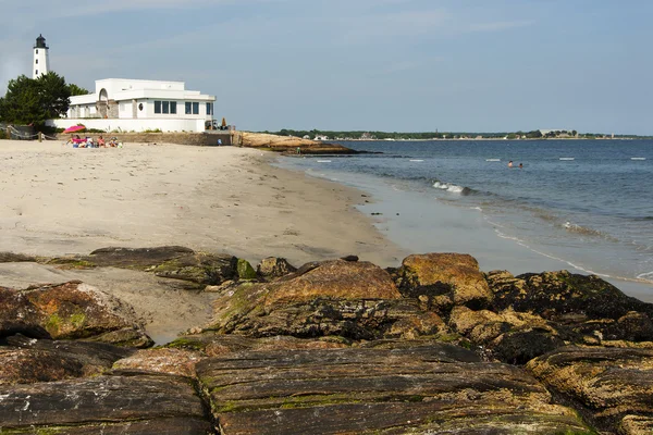 Beach Connecticut yılında deniz feneri çevreleyen