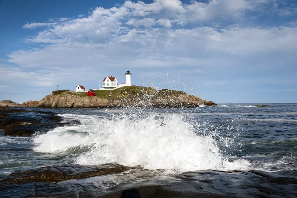 Waves by Lighthouse in Maine Reflect in Clouds — стокове фото