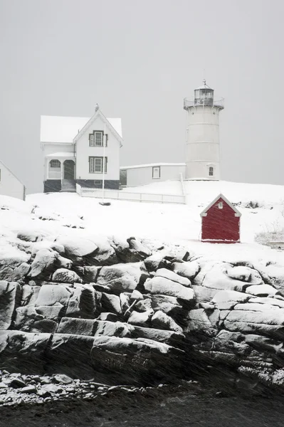 Faro de Maine en tormenta de nieve — Foto de Stock