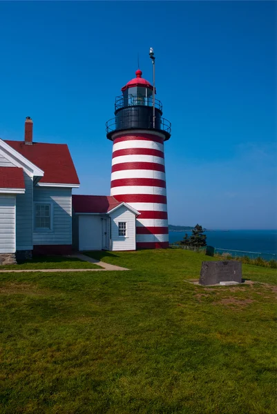 Le phare rayé est favori dans l'est du Maine — Photo