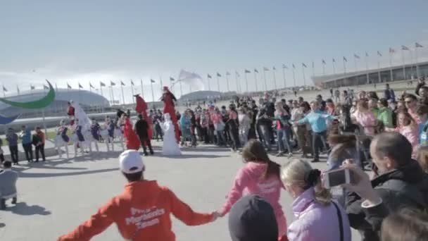 Entretenimiento de los invitados a los Juegos Olímpicos Mundiales de Invierno 2014 — Vídeos de Stock
