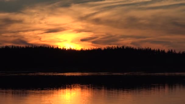 Paz e tranquilidade ao pôr-do-sol — Vídeo de Stock