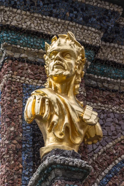 Złota statua w Eremitage, stary Pałac w Bayreuth, Niemcy, — Zdjęcie stockowe
