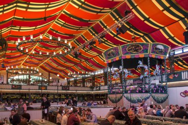 Marstall çadırına Oktoberfest Münih, Almanya, 2015
