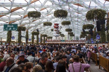 Hofbraeu çadırına Oktoberfest Münih, Almanya, 2015