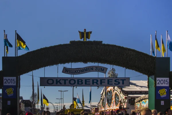 Main entrance gate to the Oktoberfest fairground in Munich, Germany, 2015 — Stock Photo, Image