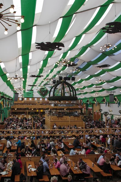 Armbrustschuetzenzelt no Oktoberfest em Munique, Alemanha, 2015 — Fotografia de Stock