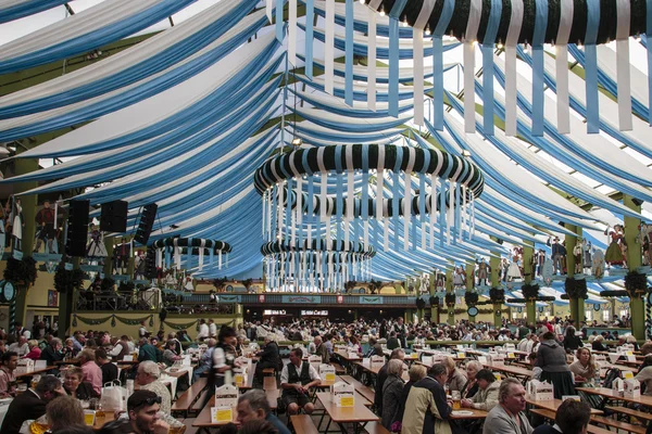 Tenda Ochsenbraterei all'Oktoberfest di Monaco di Baviera, Germania, 2015 — Foto Stock